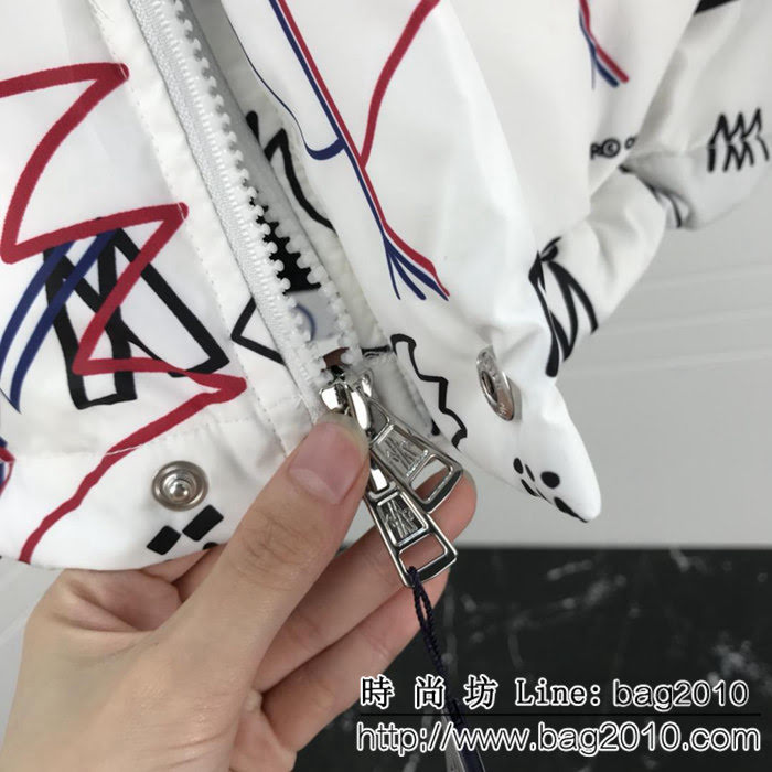 MONCLER蒙口 官網同步 18新款秋冬 全身印花新logo羽絨服 情侶款 ydi1569